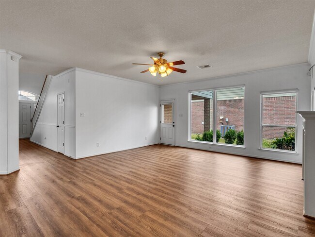 Building Photo - 9915 Valance Way