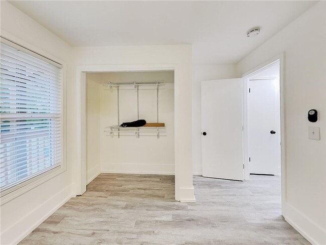 Building Photo - 4013 Hawthorne Cir