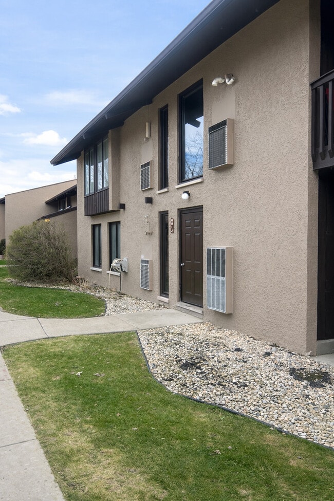 Building Photo - 1050 Holbrook Rd