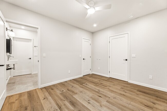 Building Photo - 4433 Maycrest Ave