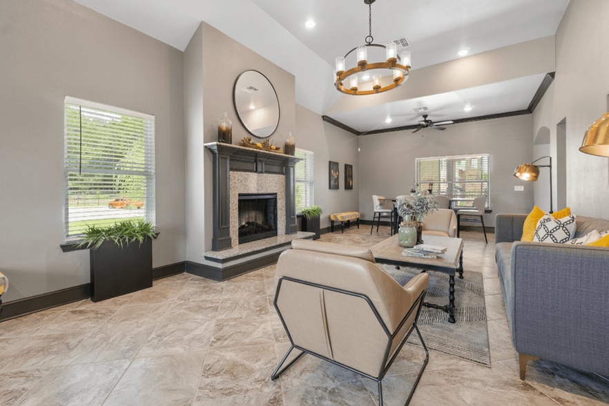 Building Photo - Willow Creek Apartments