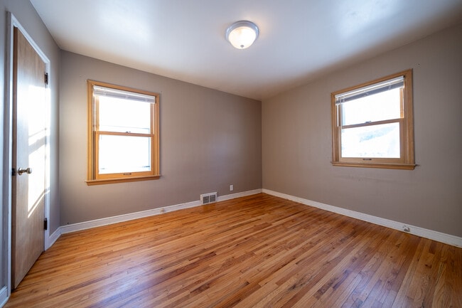 Building Photo - 5922 Portland Ave