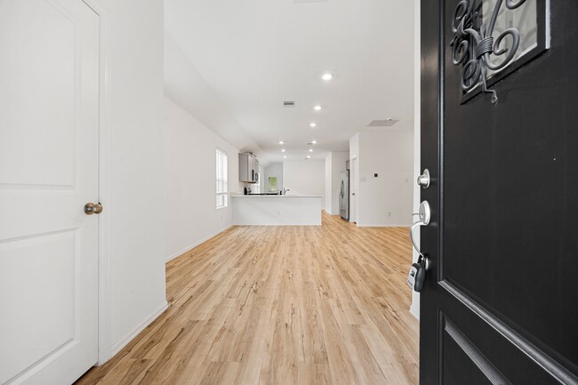 Building Photo - 3014 Wedgewood Cv Wy