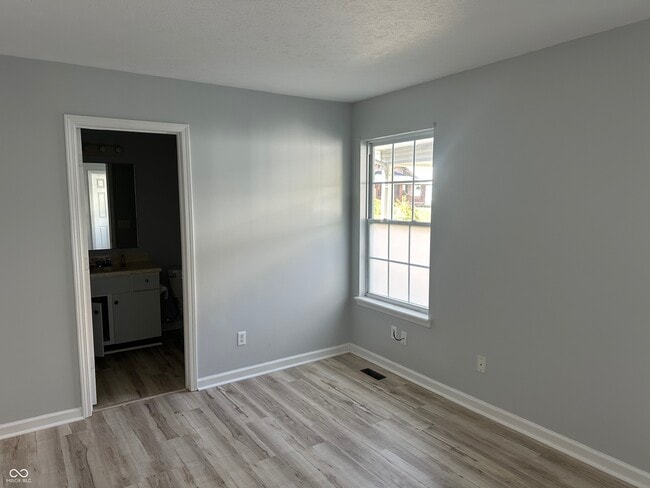 Building Photo - 4047 Byram Ave