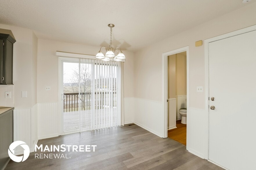 Building Photo - 11115 N Lewis Ave