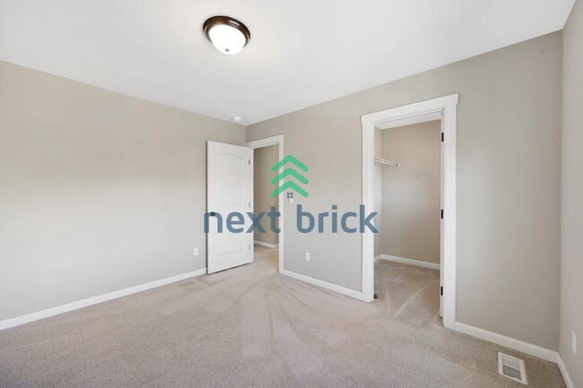 Building Photo - "Charming 3-Bed Oasis with 2.5 Baths in Prime Renton Location - Spacious layout!"
