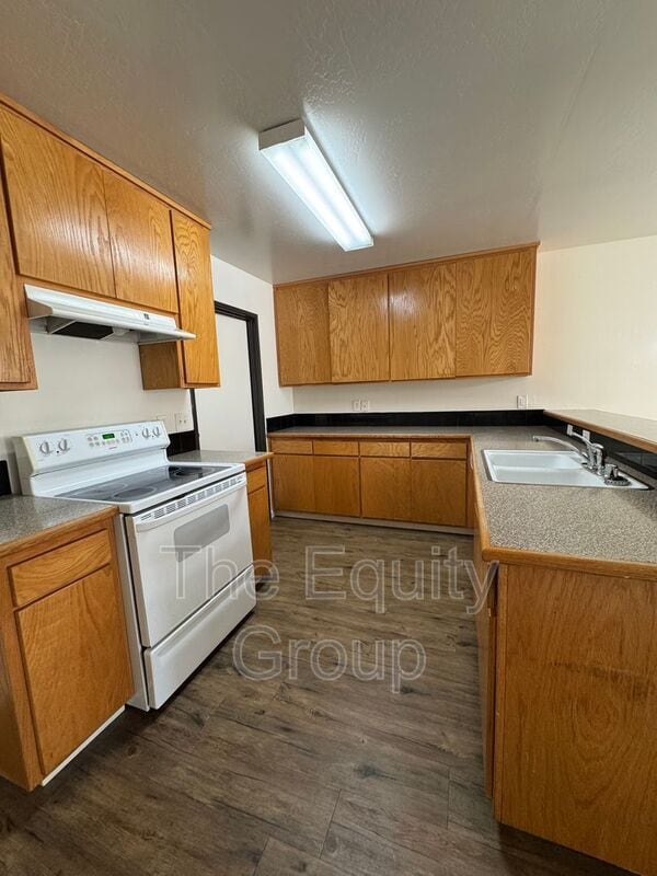 Building Photo - 443 N Park St