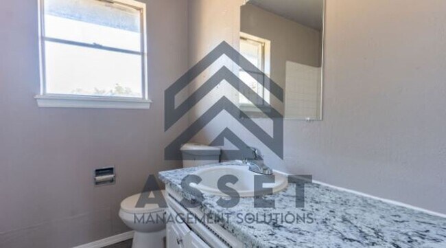 Building Photo - 4 Bedroom Available for Lease & Rent to Own!