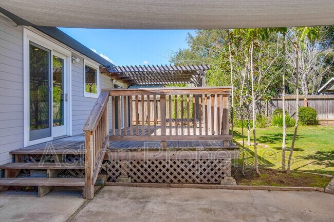 Building Photo - 485 Benvenue Ave