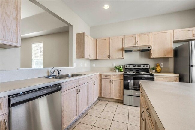 Building Photo - 3570 Four Oaks Blvd