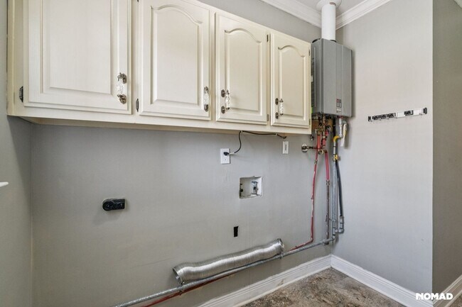 Building Photo - Spacious 4BR House in Pensacola; Pool