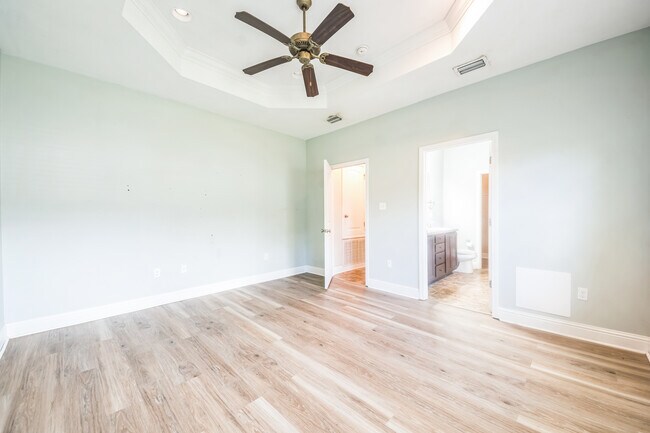 Building Photo - 14137 Waterford Cove