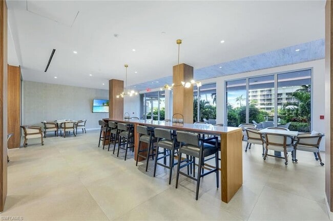 Building Photo - 260 Seaview Ct