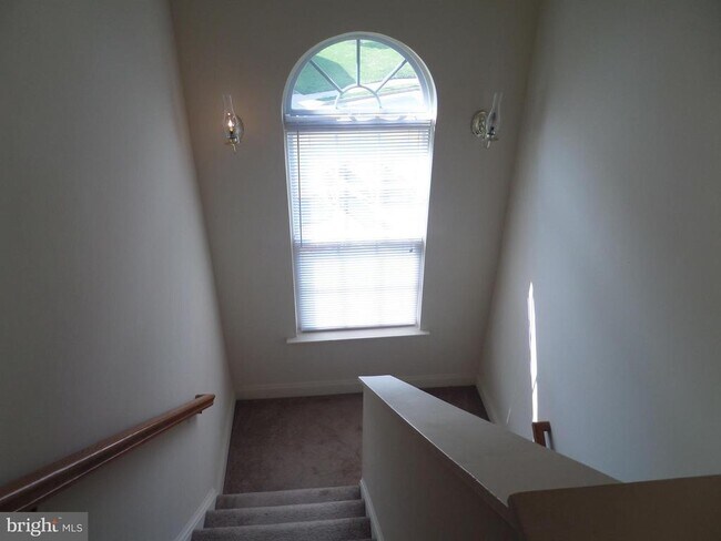 Building Photo - 675 McLeary Square SE
