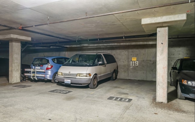 Building Photo - Charming One-Bedroom near Downtown Seattle!!!