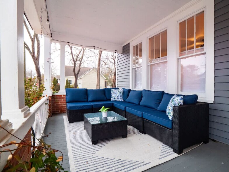 Building Photo - 2ND East Drive-SI ID1496103P