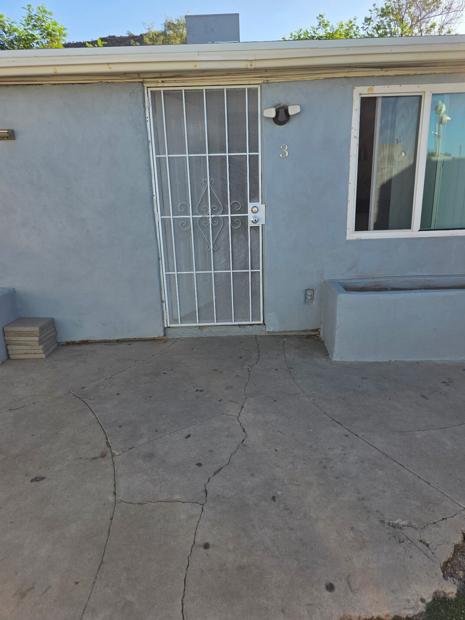 Building Photo - 1320 W Sahuaro Dr