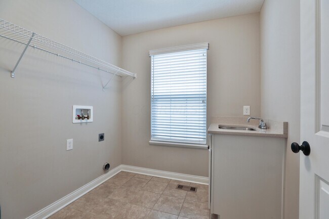 Building Photo - 1412 Leesland Dr