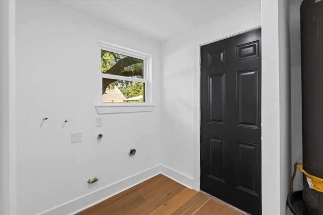 Building Photo - 10730 Wickersham Ln