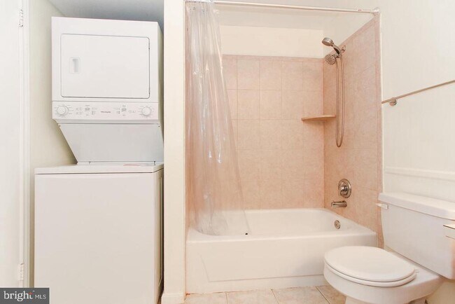 Building Photo - 3916 Penderview Dr