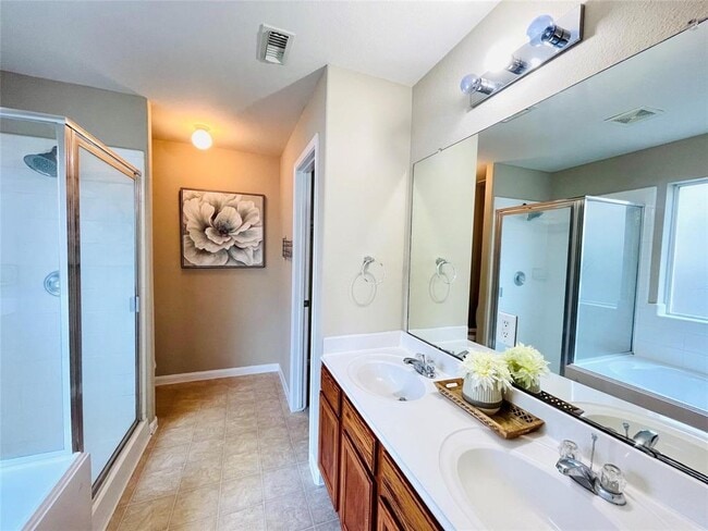 Building Photo - 6330 Applewood Forest Dr