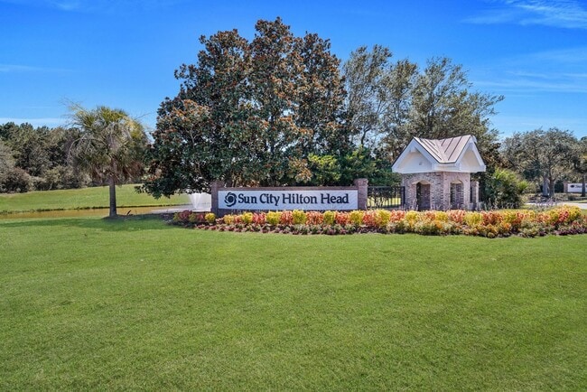 Building Photo - 211 Hampton Cir