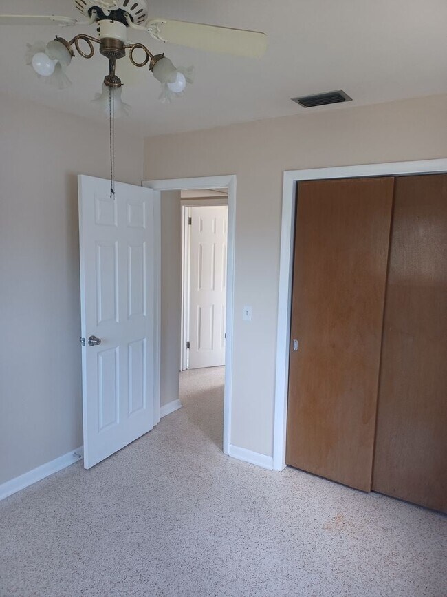 Building Photo - 5132 Calusa Ct