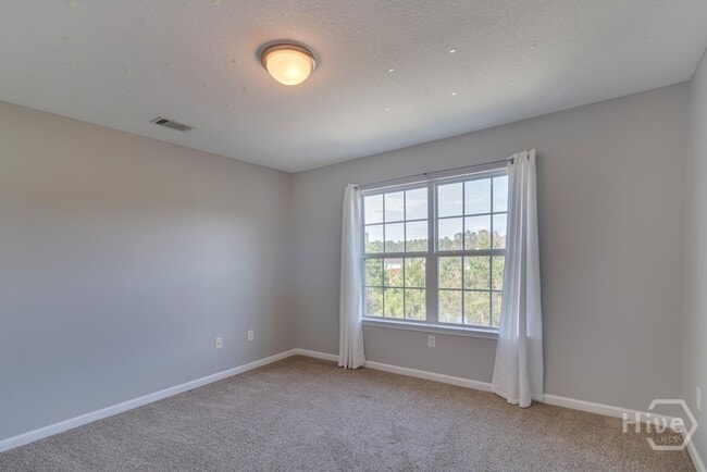 Building Photo - 26 Bostwick Dr