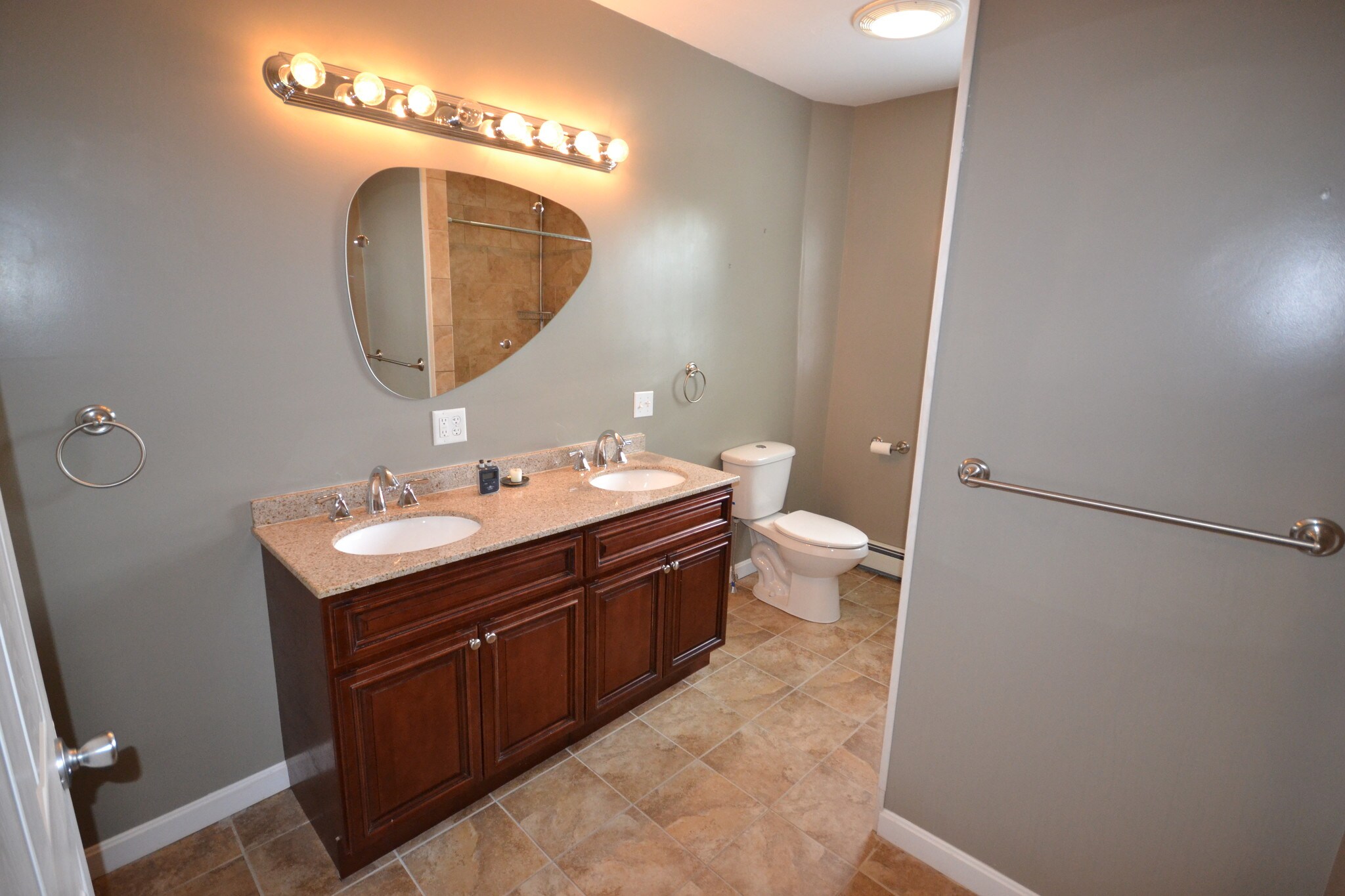 Building Photo - 105 Radcliffe Ave