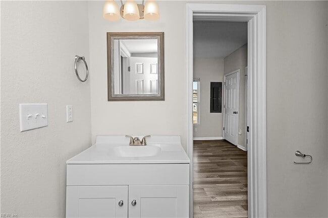 Building Photo - 926 W 26th St