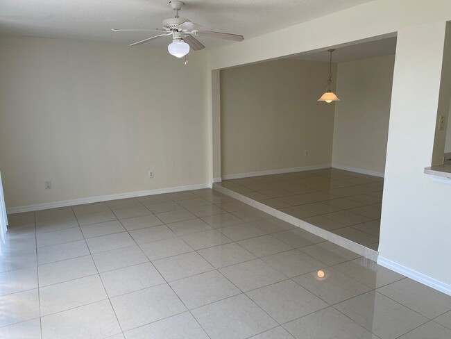 Building Photo - ***All Utilities Included*** 3 bedroom 2 b...