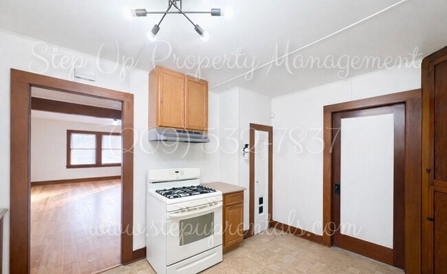 Building Photo - Sonora Sweet Spot | Updated 2BR, Soaking Tub, Fenced Yard + Porch