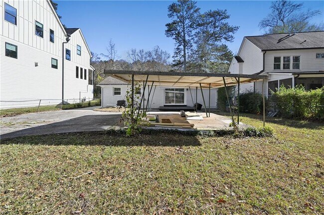 Building Photo - 1728 Wayland Cir NE