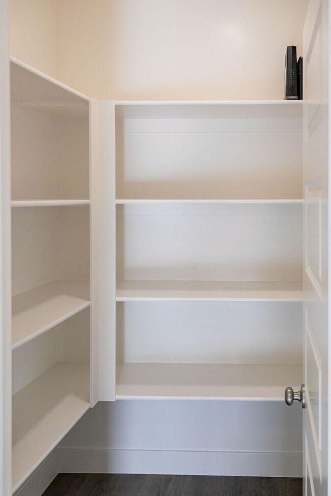 Building Photo - Spacious 4-Bed Home in Sage Canyon