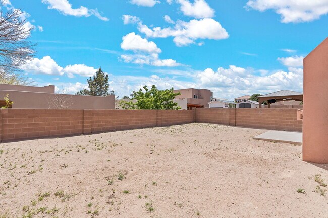 Building Photo - 8416 Magenta Rd NW