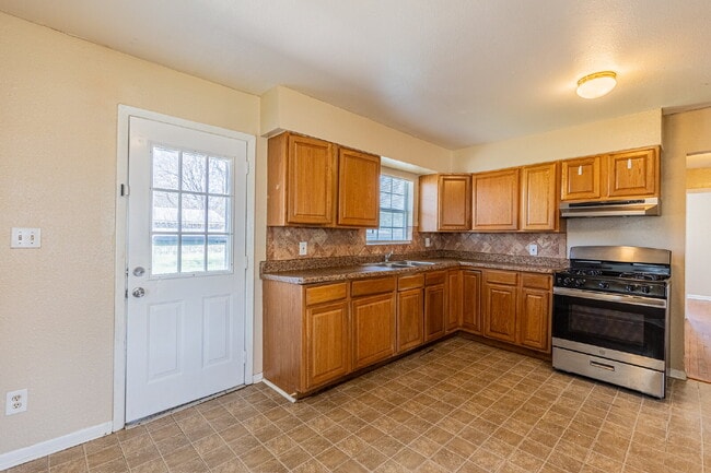 Building Photo - 215 Legion Dr W