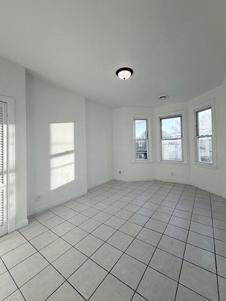 Building Photo - 57 Silver St