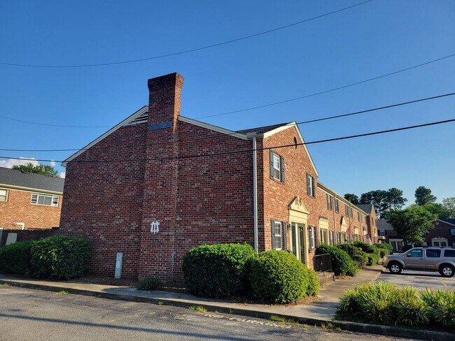 Building Photo - 2530 E North St