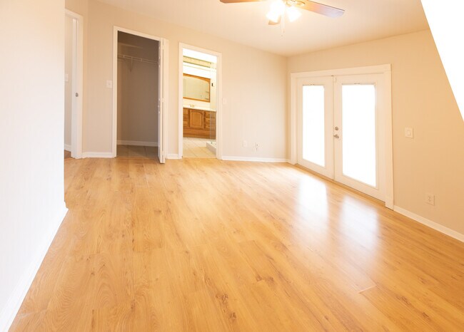 Building Photo - 17421 Meadow Lake Cir