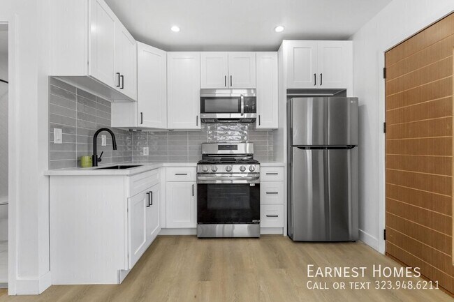 Building Photo - 19433 Valerio St