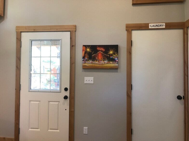 Building Photo - 1635 W University Heights Dr N