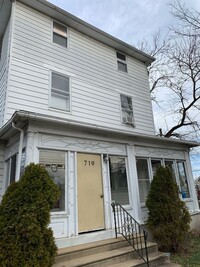 Building Photo - Pembroke Ave 719