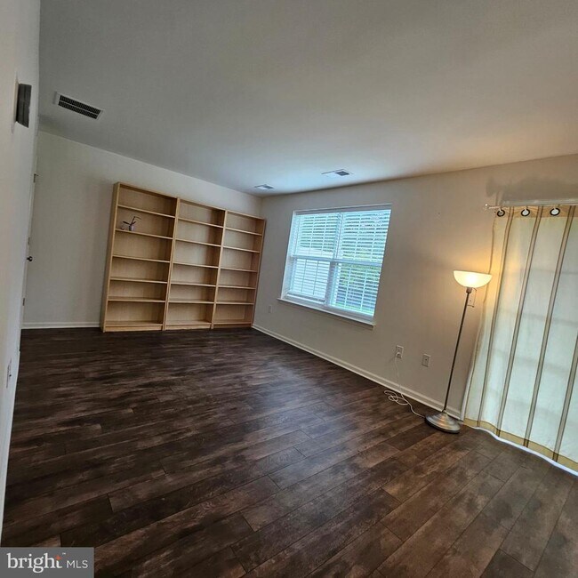 Building Photo - 76 Kramer Ct