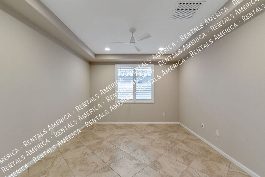 Building Photo - 7631 W Laurel Ln