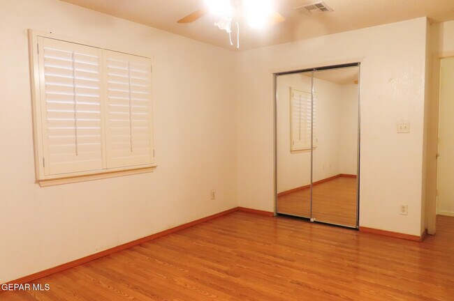 Building Photo - 3493 Yellow Rose St