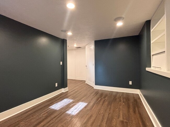 Building Photo - Stunning Remodel Near 9th & 9th!