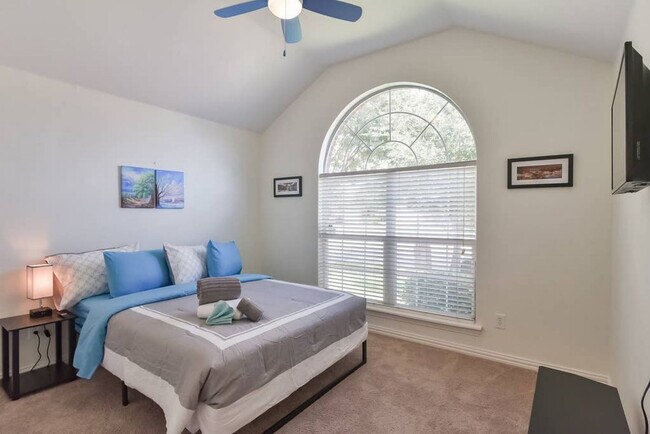 Building Photo - 4514 Ridgeway Dr