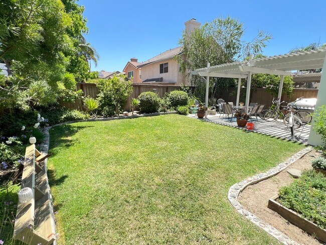 Building Photo - Wonderfully Updated 3 Bed 2.5 Bath Foothil...