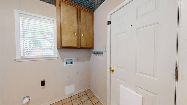 Building Photo - 3800 Windridge Dr