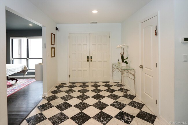 Building Photo - 35 Old Pond Rd